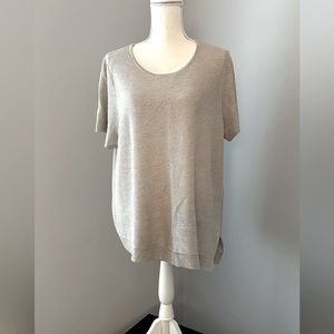 WOMENS CHICOS *NWT* SIZE 3 SILVER METALLIC SHORT SLEEVE KNIT TOP ASEMETRICAL HEM